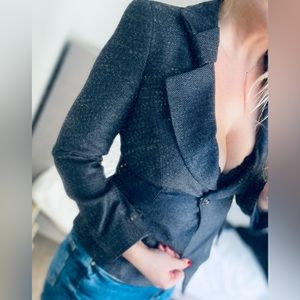 Armani Collezioni virgin wool pant suit. Suze 42 Italian, US6. Amazin quality.